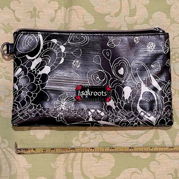 Sakroots vegan wallet handbag w built in power bank - Picture 2 of 9